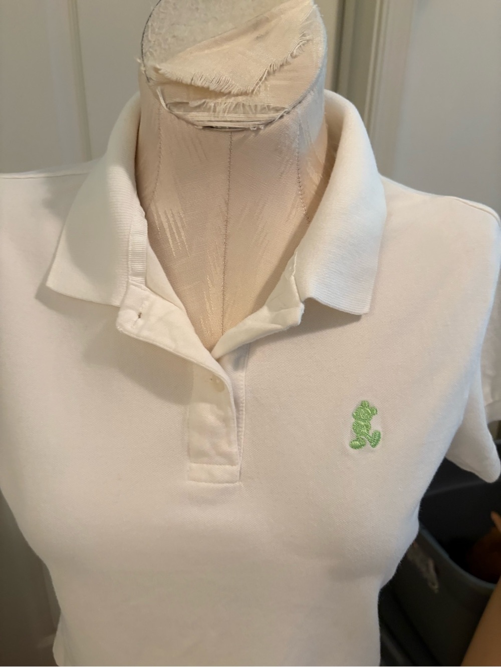Disney women’s White Polo Shirt with Green Crest - size Small - Picture 11 of 13